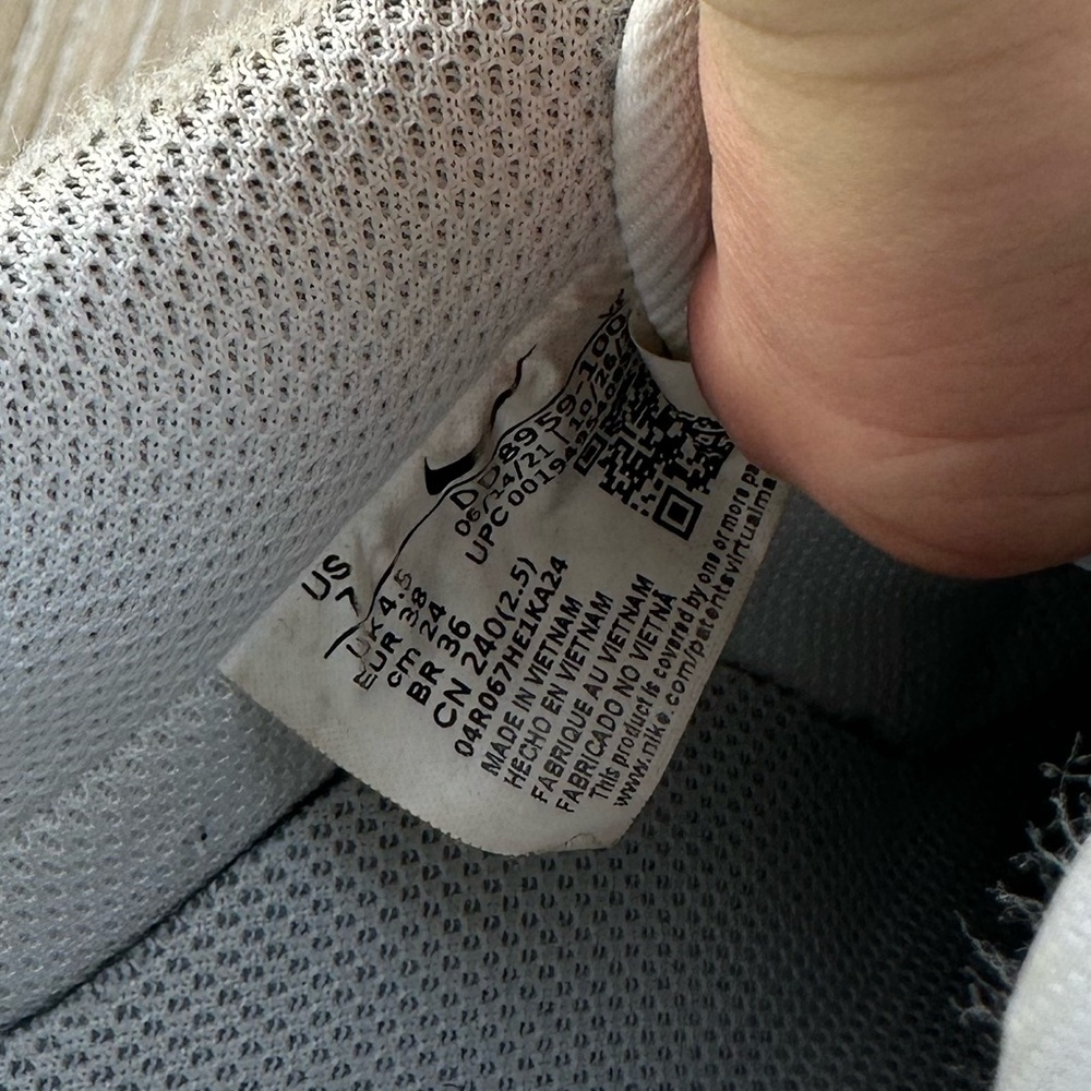 White Nike Air Force 1 (Women’s 7) - Picture 5 of 5